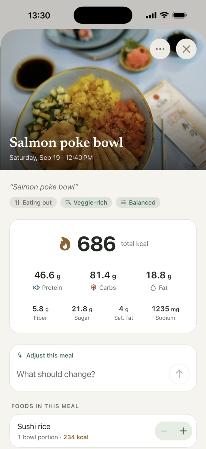 A salmon poke bowl photo with its estimate: 686 calories, 46.6 g protein, 81.4 g carbs and 18.8 g fat, plus a field to adjust the meal.